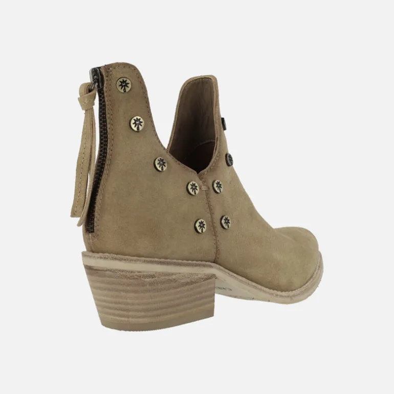Botines Cut out con remaches y cremallera trasera