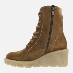 Botines de cordones en serraje cuero con cuña alta