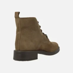 Botines de cordones en serraje marron con detalles metálicos