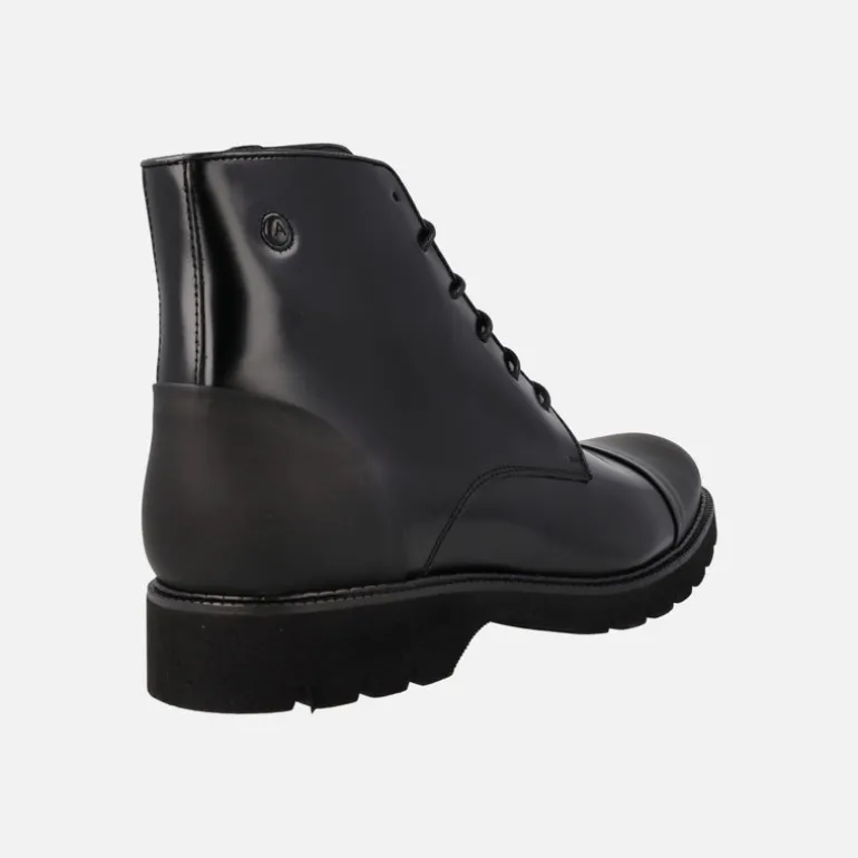 Botines de cordones para hombre en antik negro con talón y puntera mates