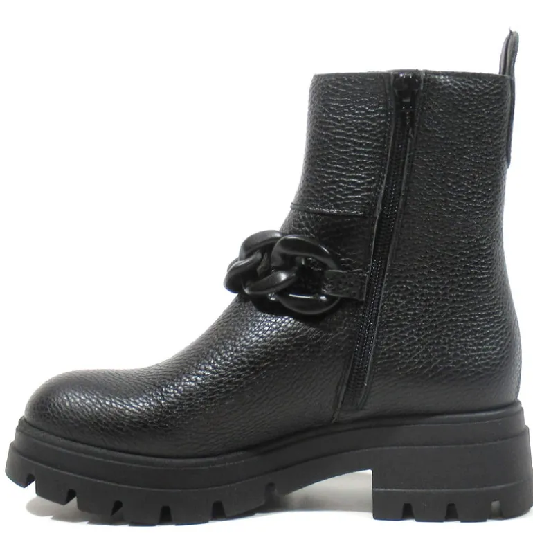 Botines de piel con adorno de cadena para mujer