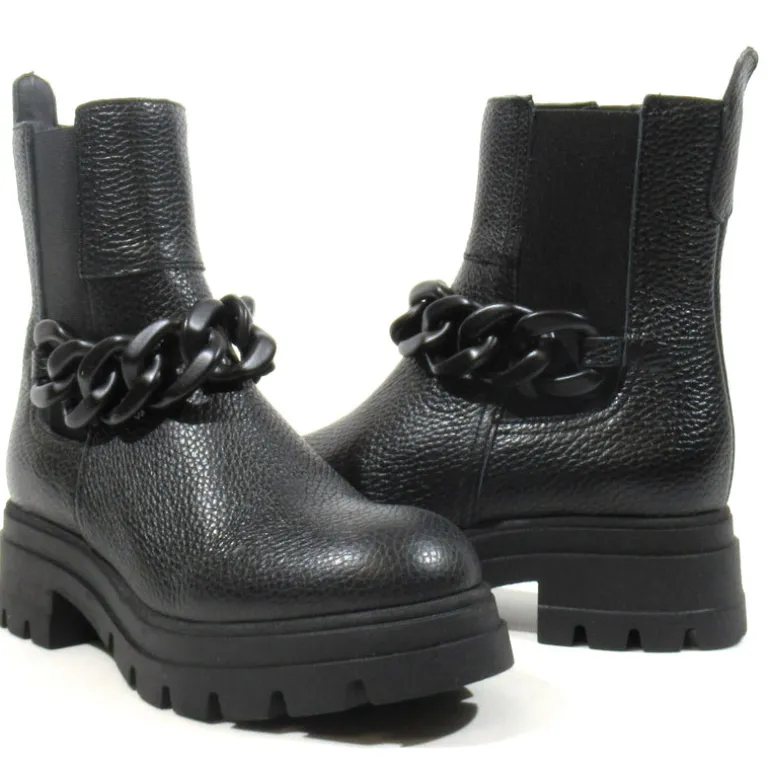 Botines de piel con adorno de cadena para mujer