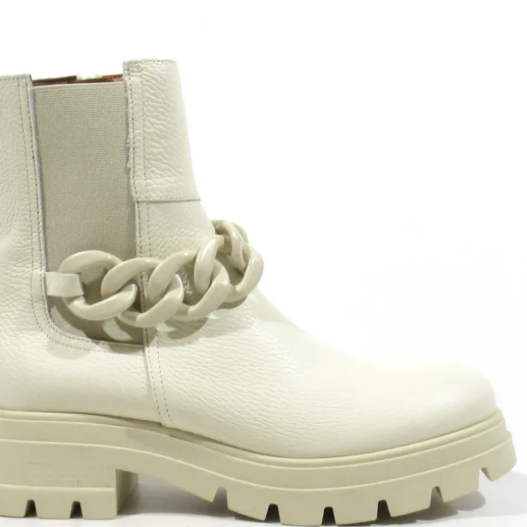 Botines de piel con adorno de cadena para mujer