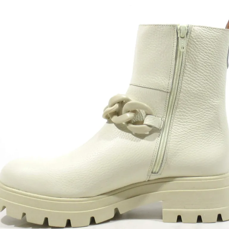 Botines de piel con adorno de cadena para mujer