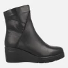 Botines de piel con cuña de goma
