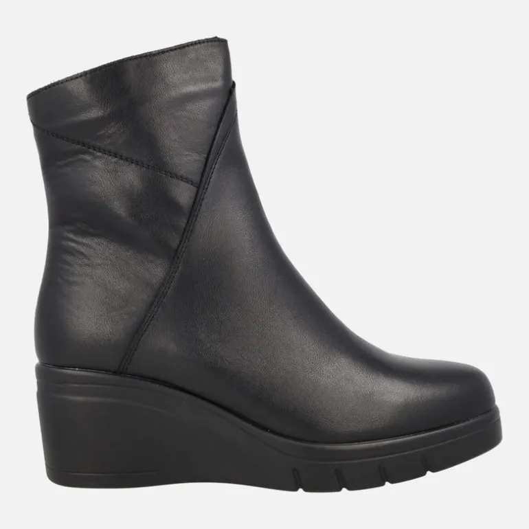 Botines de piel con cuña de goma