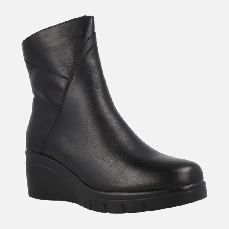 Botines de piel con cuña de goma