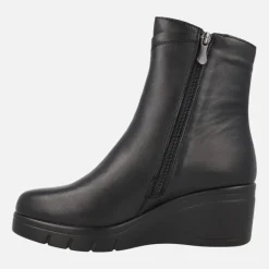 Botines de piel con cuña de goma