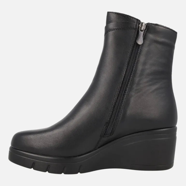 Botines de piel con cuña de goma