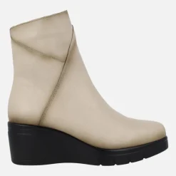 Botines de piel con cuña de goma
