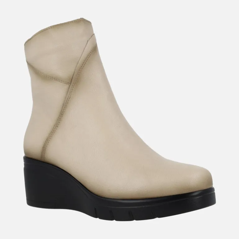 Botines de piel con cuña de goma