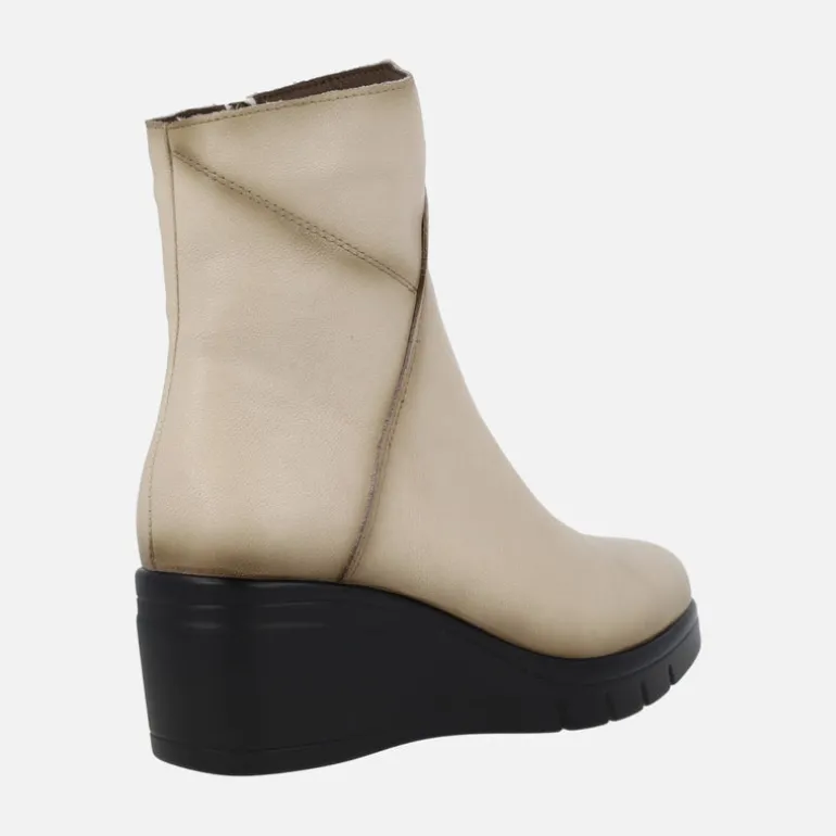 Botines de piel con cuña de goma