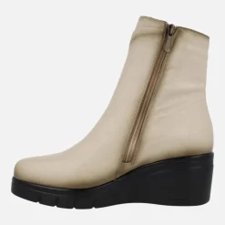 Botines de piel con cuña de goma