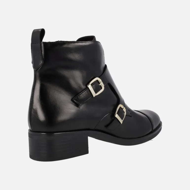 Botines de piel con hebillas y cremallera lateral