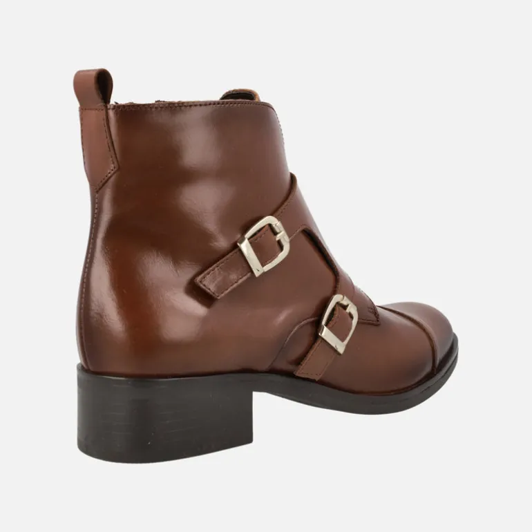 Botines de piel con hebillas y cremallera lateral