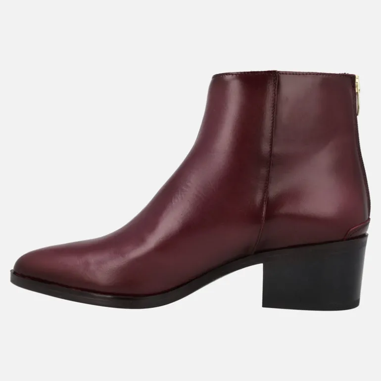 Botines de piel con tacón medio y cremallera trasera