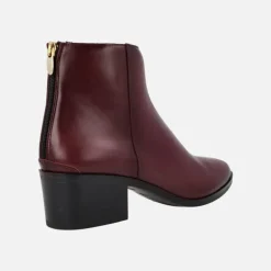 Botines de piel con tacón medio y cremallera trasera