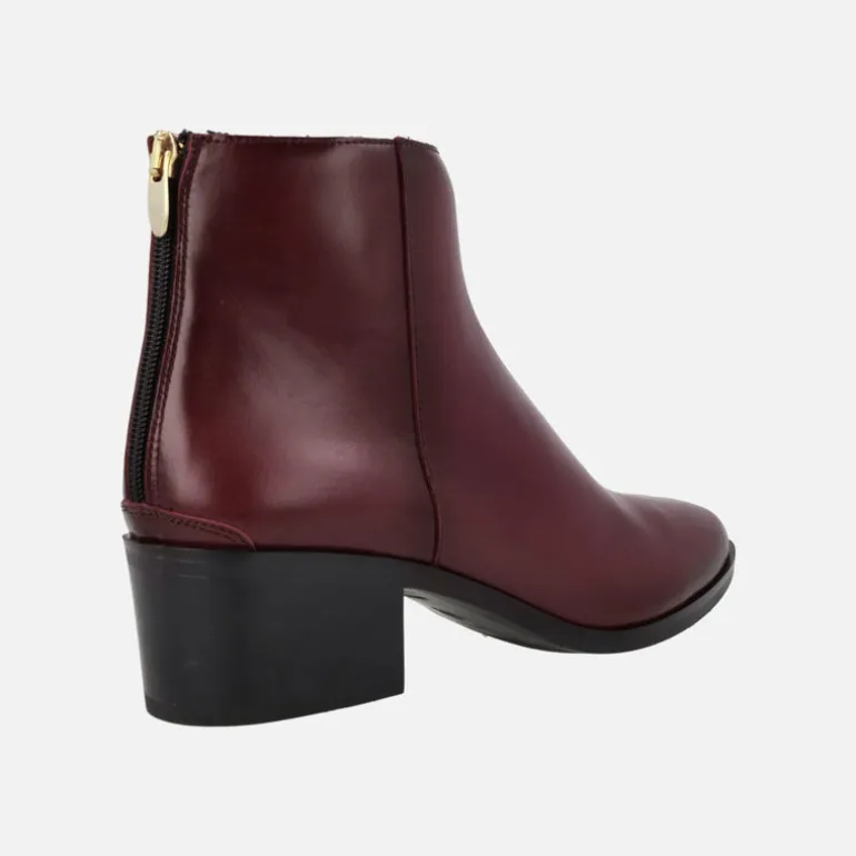 Botines de piel con tacón medio y cremallera trasera