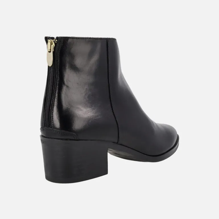 Botines de piel con tacón medio y cremallera trasera