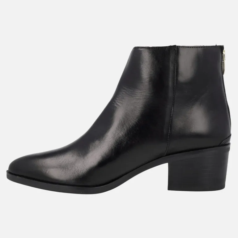 Botines de piel con tacón medio y cremallera trasera