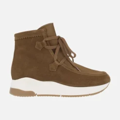 Botines de piel serraje color cuero con cordones