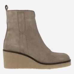 Botines de serraje color taupe Nadia con cuña de goma