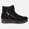 Botines de serraje con cremallera lateral y membrana impermeable