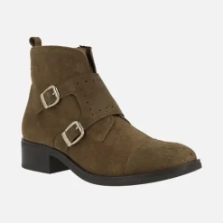 Botines de serraje marrón con adorno de hebillas