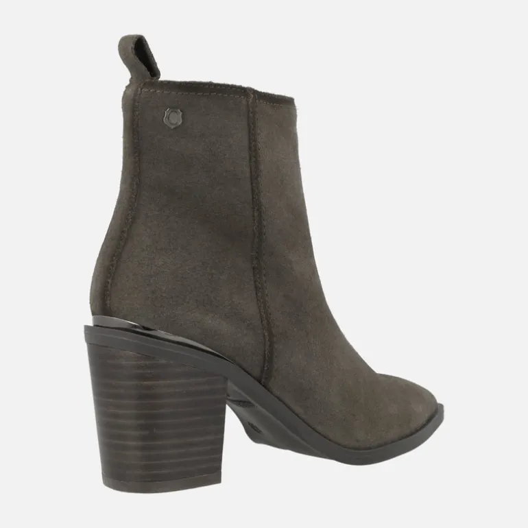Botines de tacón alto y horma afilada en piel serraje