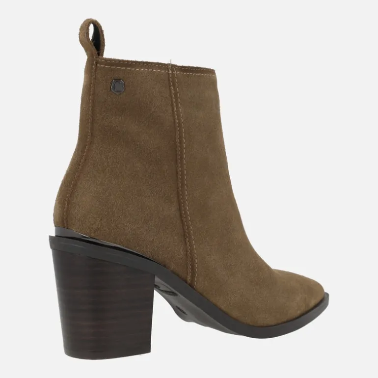 Botines de tacón alto y horma afilada en piel serraje