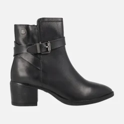 Botines de tacón en piel negra con hebilla