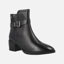 Botines de tacón en piel negra con hebilla