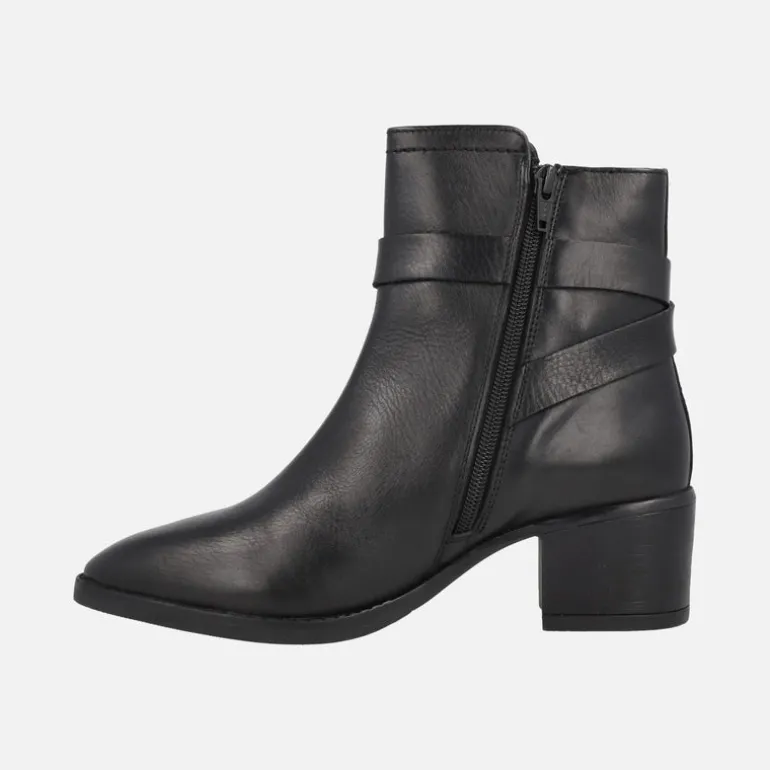 Botines de tacón en piel negra con hebilla