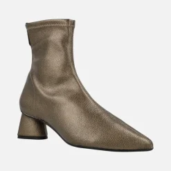 Botines elásticos con punta afilada y tacón geométrico