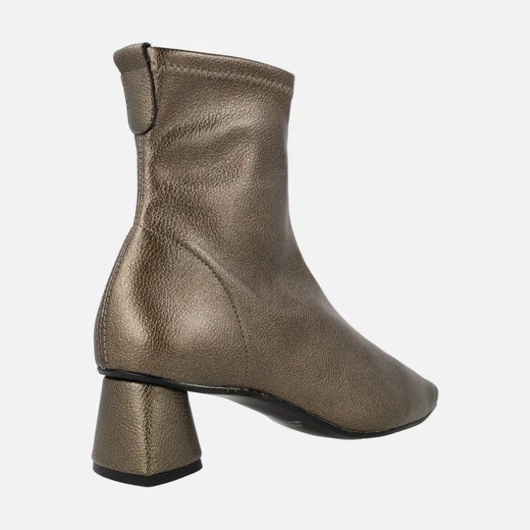 Botines elásticos con punta afilada y tacón geométrico