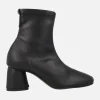 Botines elásticos textura piel con horma redonda y tacón