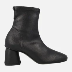 Botines elásticos textura piel con horma redonda y tacón