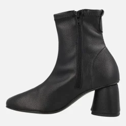 Botines elásticos textura piel con horma redonda y tacón