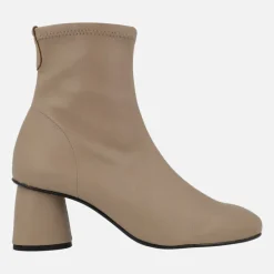 Botines elásticos textura piel con horma redonda y tacón