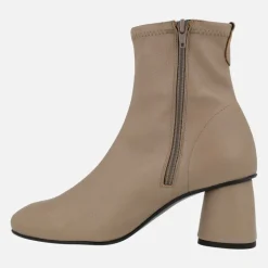 Botines elásticos textura piel con horma redonda y tacón