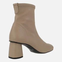 Botines elásticos textura piel con horma redonda y tacón