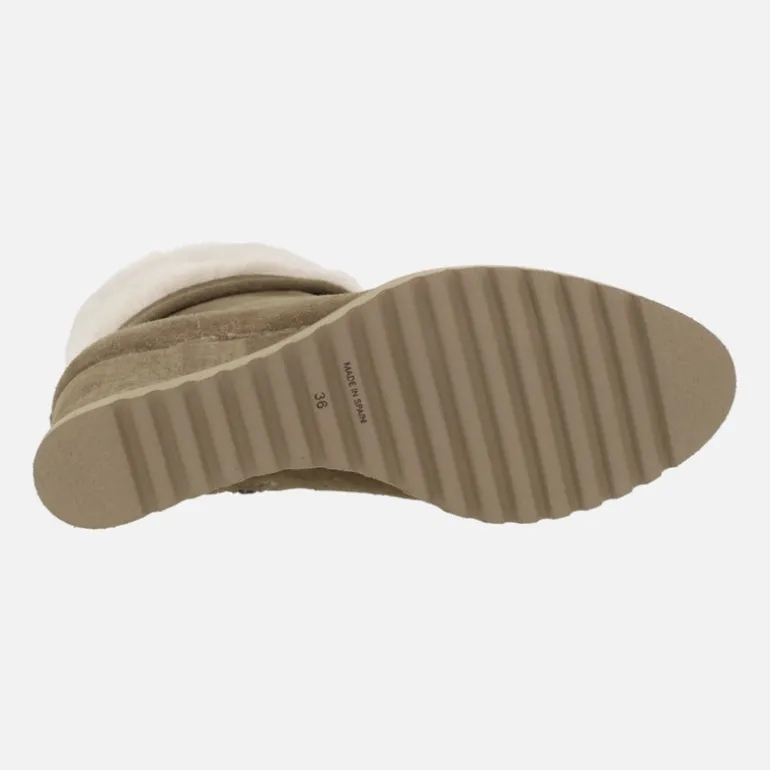 Botines en serraje taupe con vuelta de pelo beige