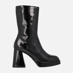 Botines estilo retro en charol negro con tacón alto y plataforma