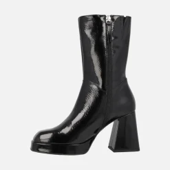 Botines estilo retro en charol negro con tacón alto y plataforma
