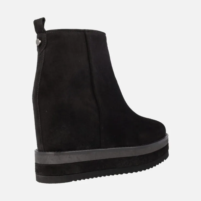 Botines lisos Vanity en serraje negro con cuña interior