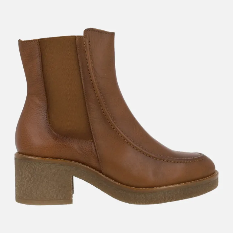 Botines marrones de piel con elástico y cremallera