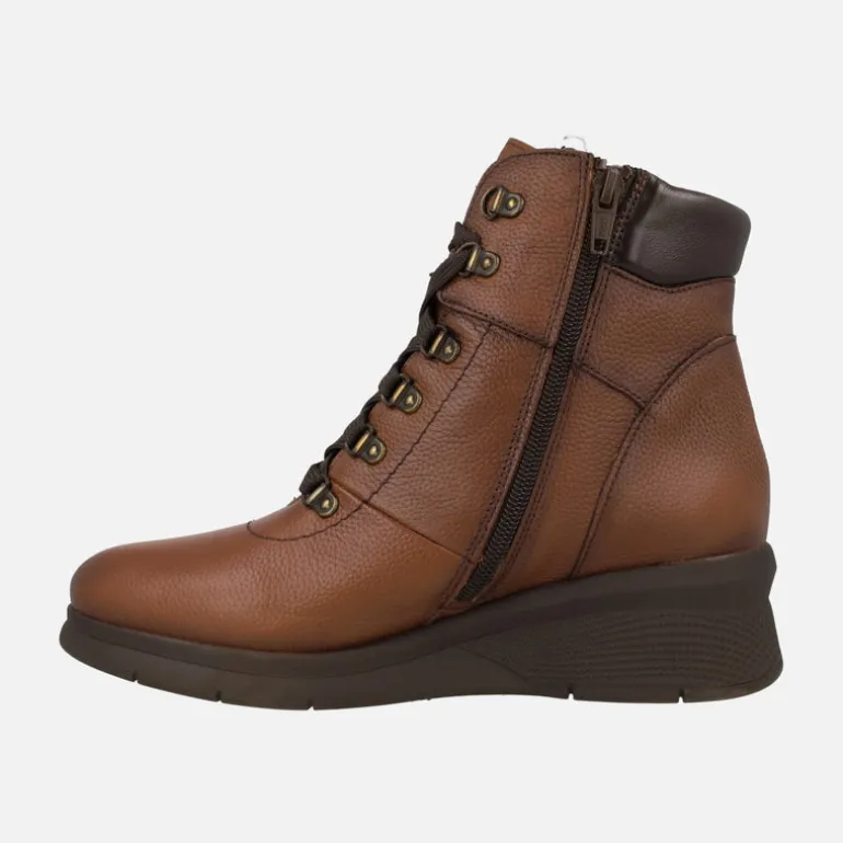 Botines marrones de piel con cordones y cremallera lateral