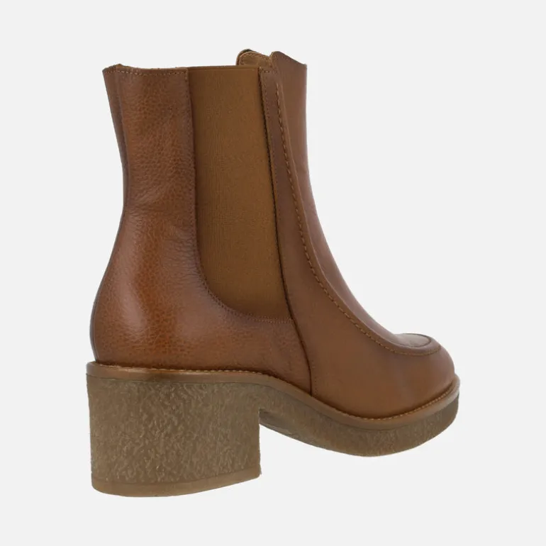 Botines marrones de piel con elástico y cremallera