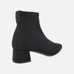 Botines negros de licra con tacón bajo