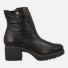 Botines negros de piel con frunces en la caña y tacones de goma